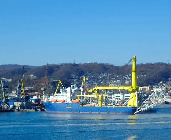 Ship pipelayer academik cherskiy in port — Stock Photo, Image