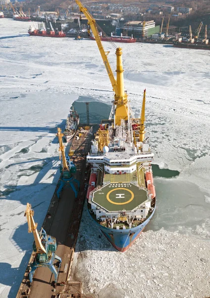 Nakhodka, Rússia - 06 de fevereiro de 2020: navio Acadêmico Chersky ex-Jackson 18, um navio de propriedade da Gazprom — Fotografia de Stock