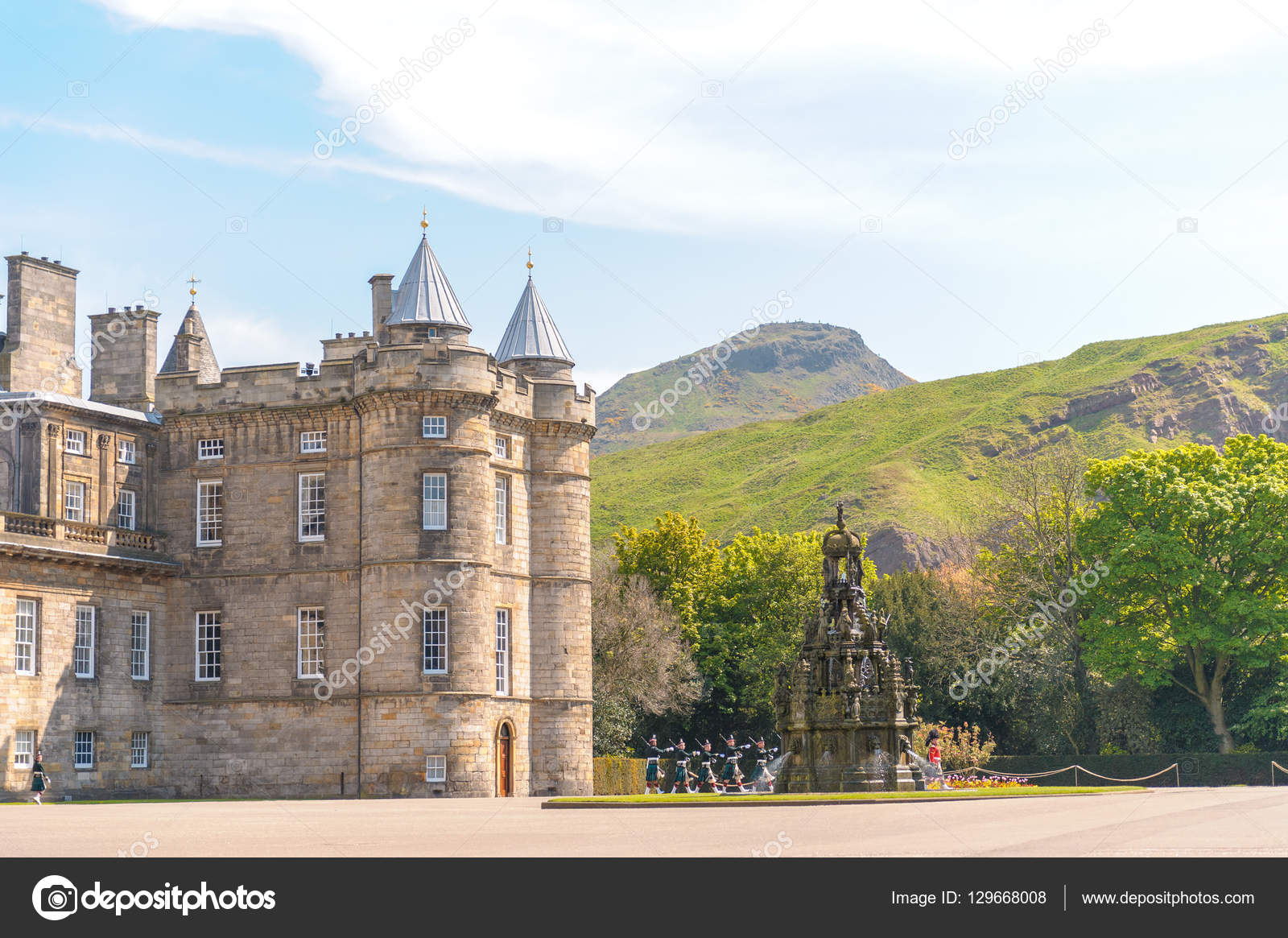 The Palace of Holyrood house Stock Editorial Photo © richie0703
