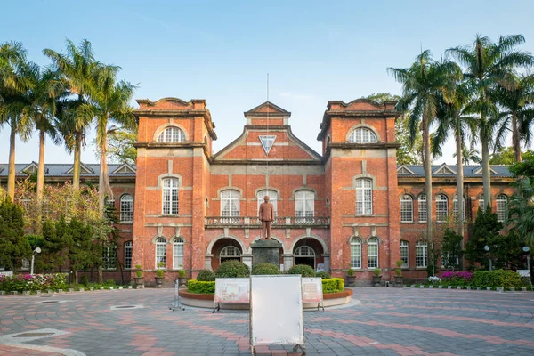 Épület Jianguo high school-ban Taipei — Stock Fotó