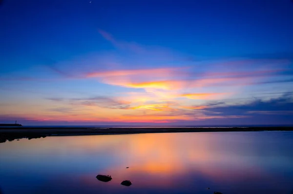 Belo pôr do sol pela praia em Taichung — Fotografia de Stock