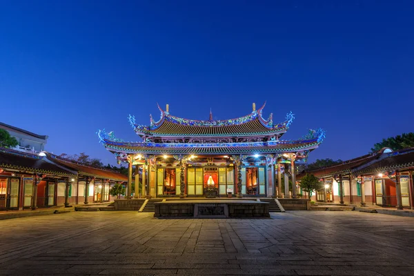 Cena noturna do Templo de Confúcio em Taipei — Fotografia de Stock