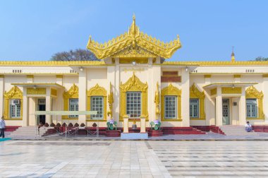 Golden Mahamuni Buddha Temple in Mandalay  clipart
