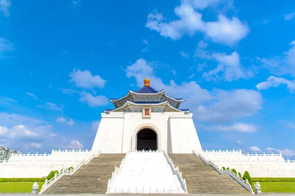 chiang kai shek memorial hall in taipei