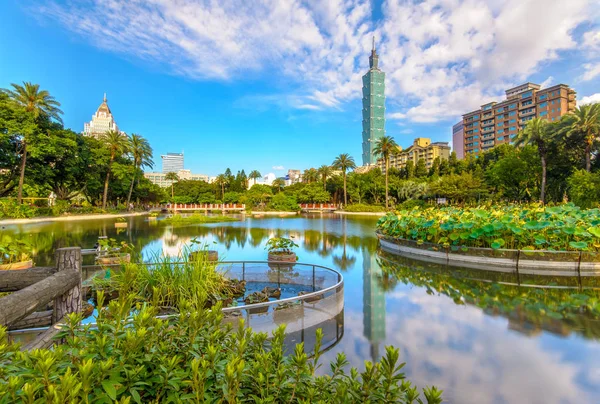 Landscape of taipei city at park — Stock Photo, Image