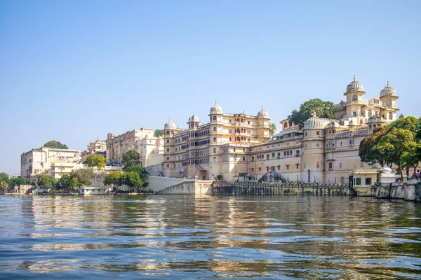 Stadspalatset i Udaipur — Stockfoto