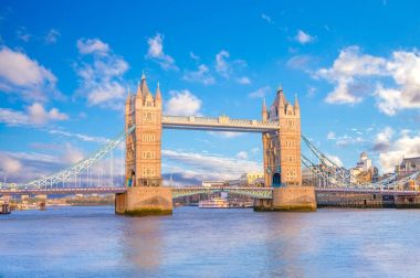 Londra 'daki kule köprüsü.