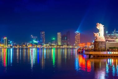 da nang han Nehri manzarası sazan ejderha ile