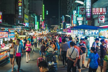 Kaohsiung, Tayvan - 3 Eylül 2016: Kaohsiung şehir Liou o gece pazarı, bir Tayvan ünlü gece pazarının
