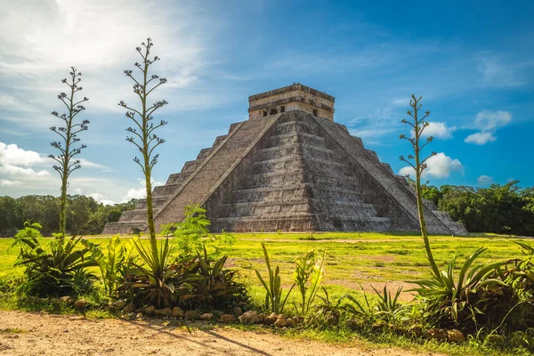 メキシコのチチェン イッツァ ククルカン神殿エル カスティロ — ストック写真