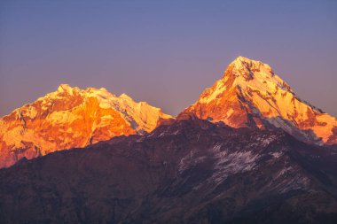 Annapurna Massif 'in hava kararınca Nepal' deki manzarası