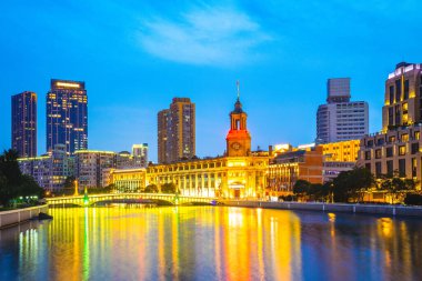 Wusong nehri kıyısındaki Şangay 'ın gece manzarası, Çin