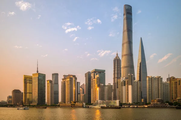 Skyline Pudong Pelo Rio Huangpu Xangai China — Fotografia de Stock