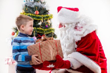 Noel Baba ile küçük çocuk