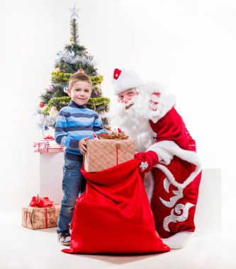 Noel Baba ile küçük çocuk