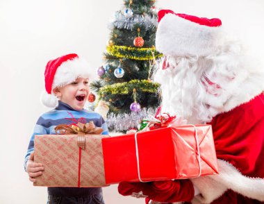 Noel Baba ile küçük çocuk