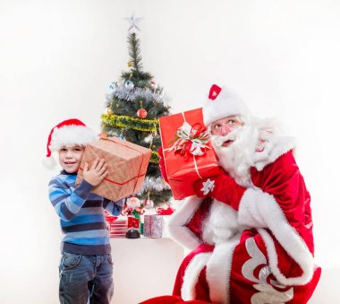 Noel Baba ile küçük çocuk