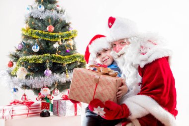 Noel Baba ile küçük çocuk