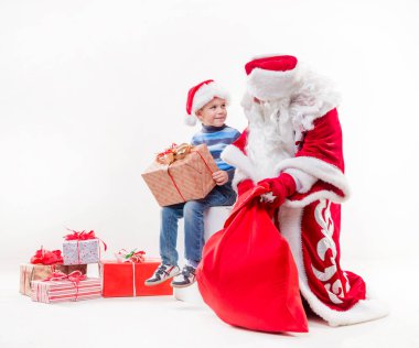 Noel Baba ile küçük çocuk