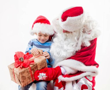 Noel Baba ile küçük çocuk