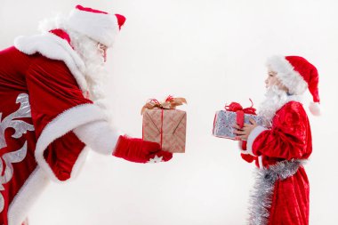 Noel Baba ile küçük çocuk