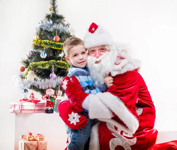 Noel Baba ile küçük çocuk