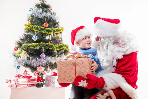 Noel Baba ile küçük çocuk