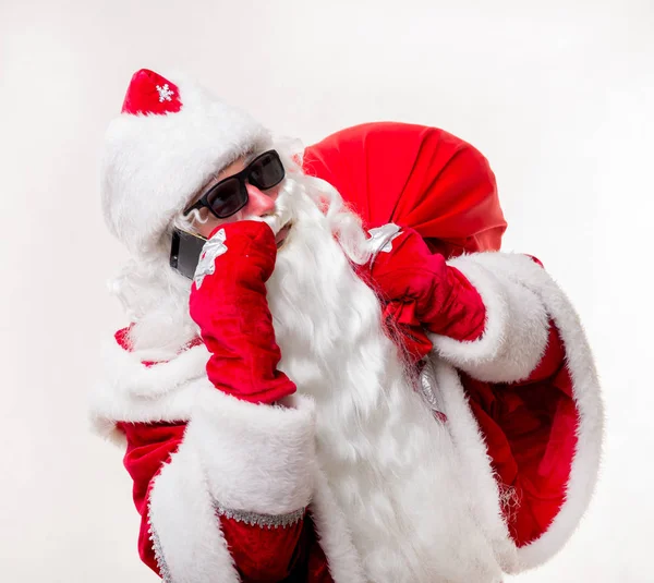 Güneş gözlüklü Noel Baba