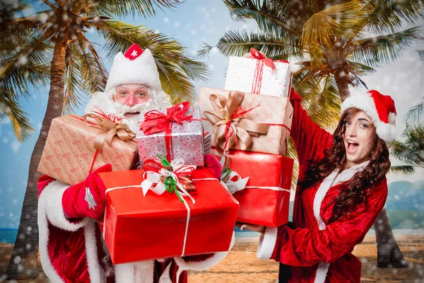 Babbo Natale con ragazza buitiful — Foto Stock