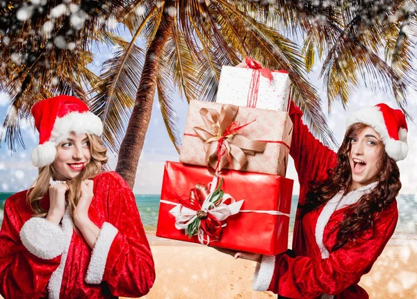 Ragazze vestite come Babbo Natale — Foto Stock