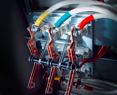 Elektrik donatımın kapatın. Çok renkli kablolar.