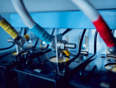 Elektrik donatımın kapatın. Çok renkli kablolar.