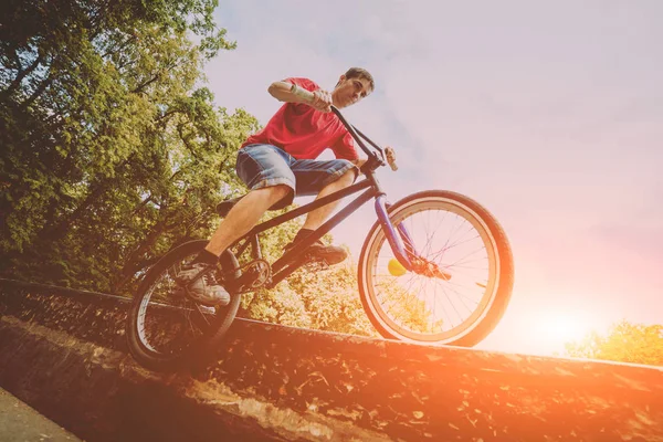 Tonåring Rider Bmx Skatepark — Stockfoto