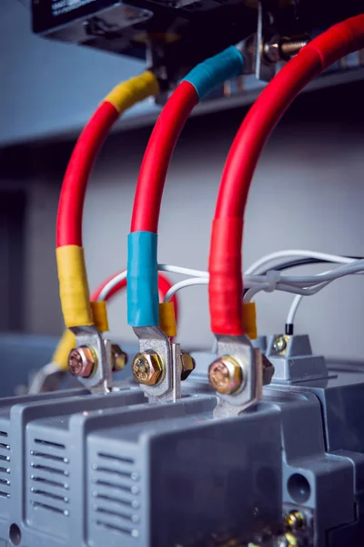Close Van Elektrische Apparatuur Veelkleurige Kabels — Stockfoto