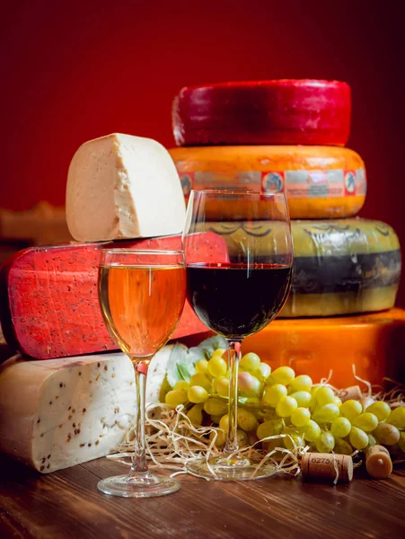 Formaggio Vino Tavolo Legno — Foto Stock