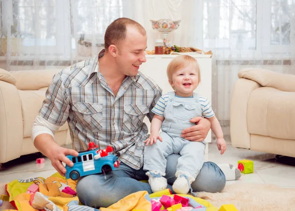 Padre Che Gioca Con Suo Figlio — Foto Stock