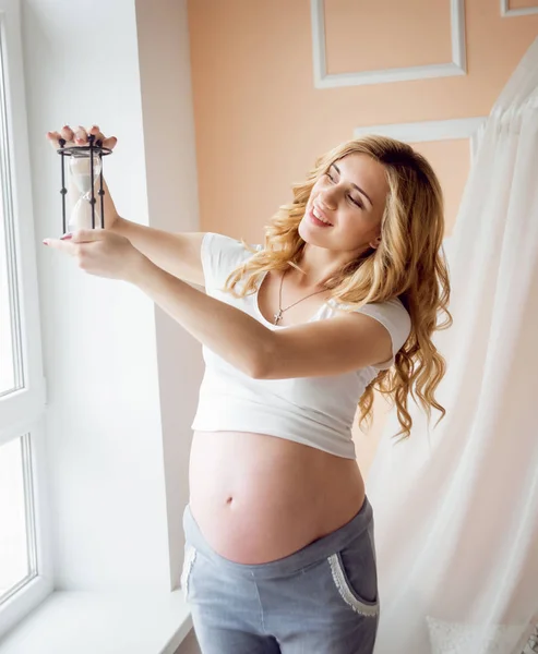 Mujer Embarazada Joven Cama — Foto de Stock