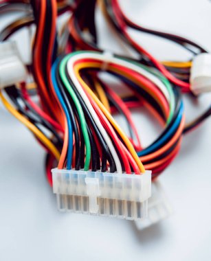 Elektrik donatımın kapatın. Çok renkli kablolar.