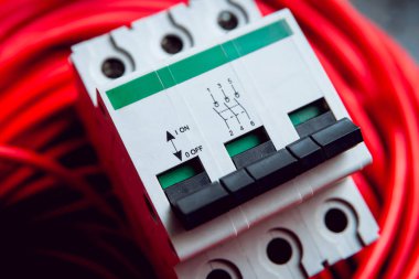 Elektrik donatımın kapatın. Çok renkli kablolar.