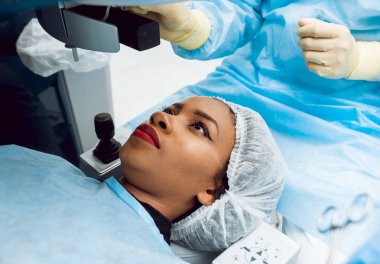 Vizyon Klinik teşhis üzerinde Afrikalı kız