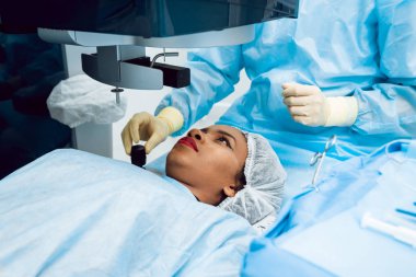 Vizyon Klinik teşhis üzerinde Afrikalı kız