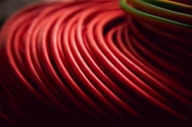 Elektrik donatımın kapatın. Çok renkli kablolar.