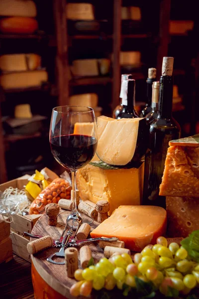 Fromage Vin Sur Une Table Bois — Photo