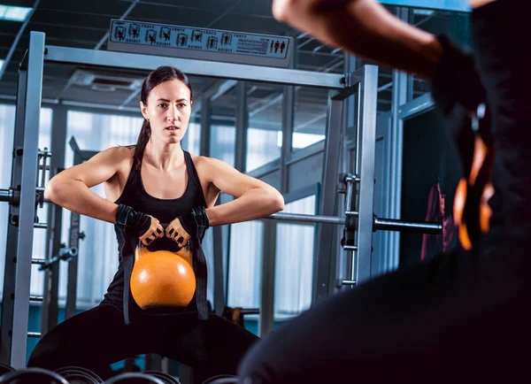 Young Brunette Woman Doing Exercises Gym — Stock Photo, Image