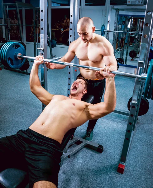 Sportman Zijn Coach Doen Exercieses Met Barbell Sportschool — Stockfoto