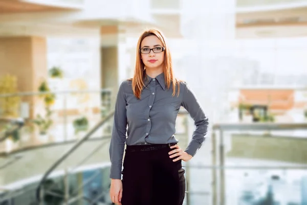 Jovem Trabalhador Escritório Regular Feminino — Fotografia de Stock