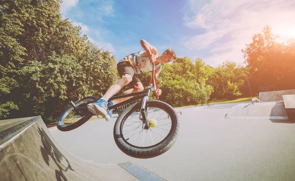 Teenager Riding Bmx Skate Park — Stock Photo, Image