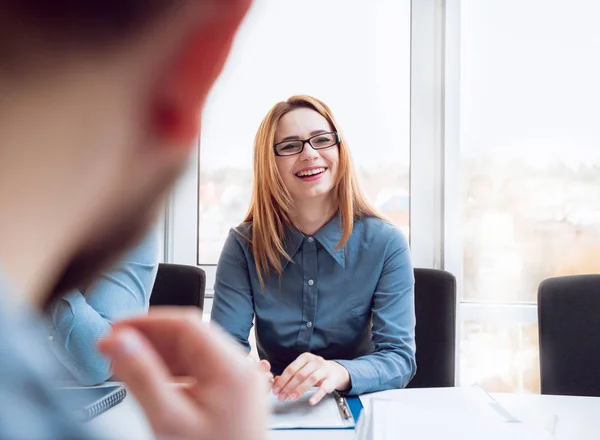 Reunión Equipo Discusión Estrategia Empresarial Gerente Sonriente — Foto de Stock