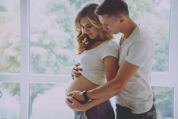 Young Pregnant Woman Her Husband Waiting Baby — Stock Photo, Image