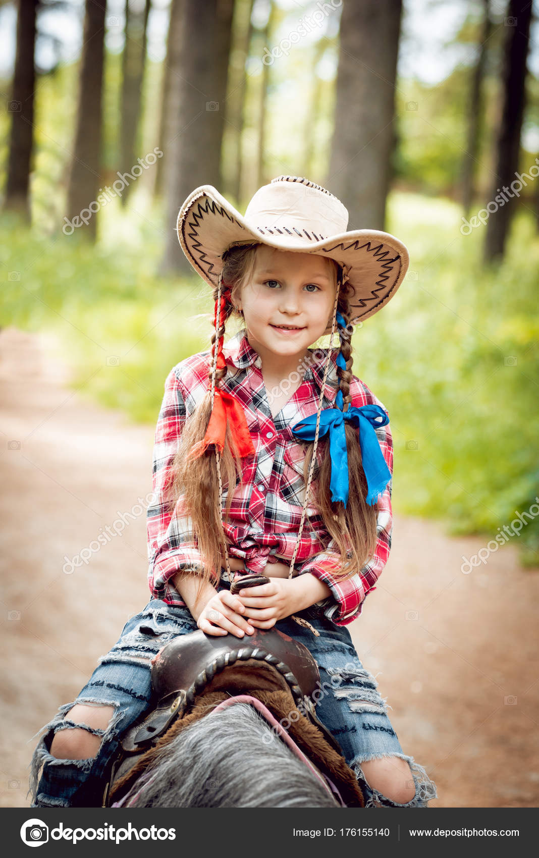 little girl cowboy hat